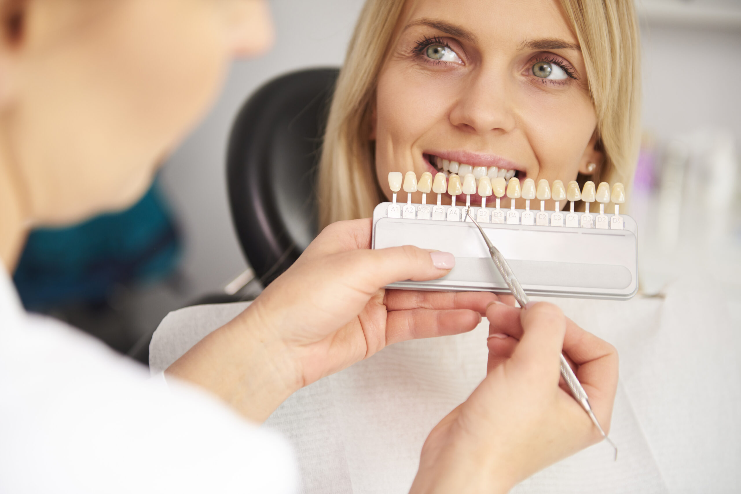 how much does porcelain veneers cost