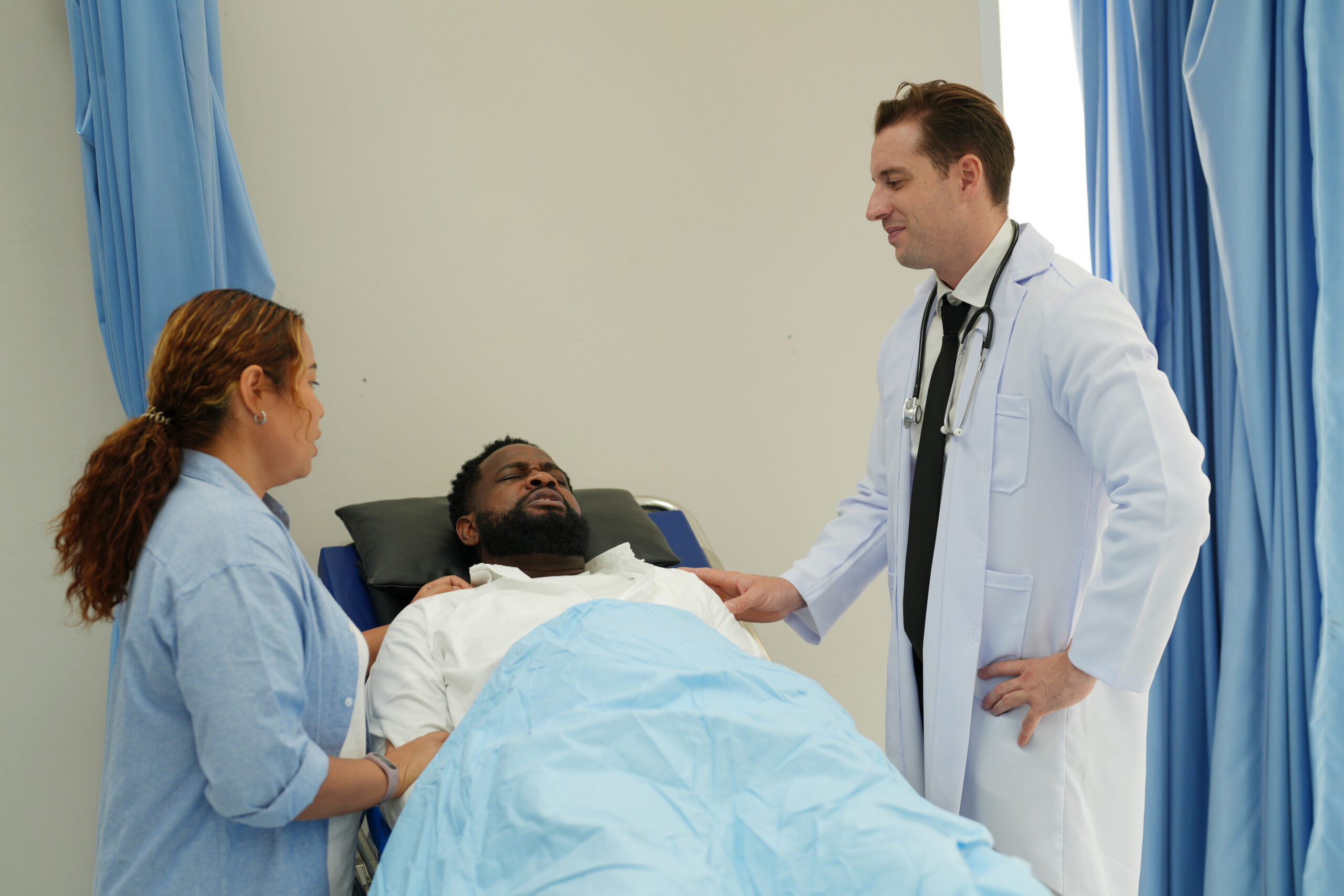 a patient learning about the illinois uninsured patient discount act