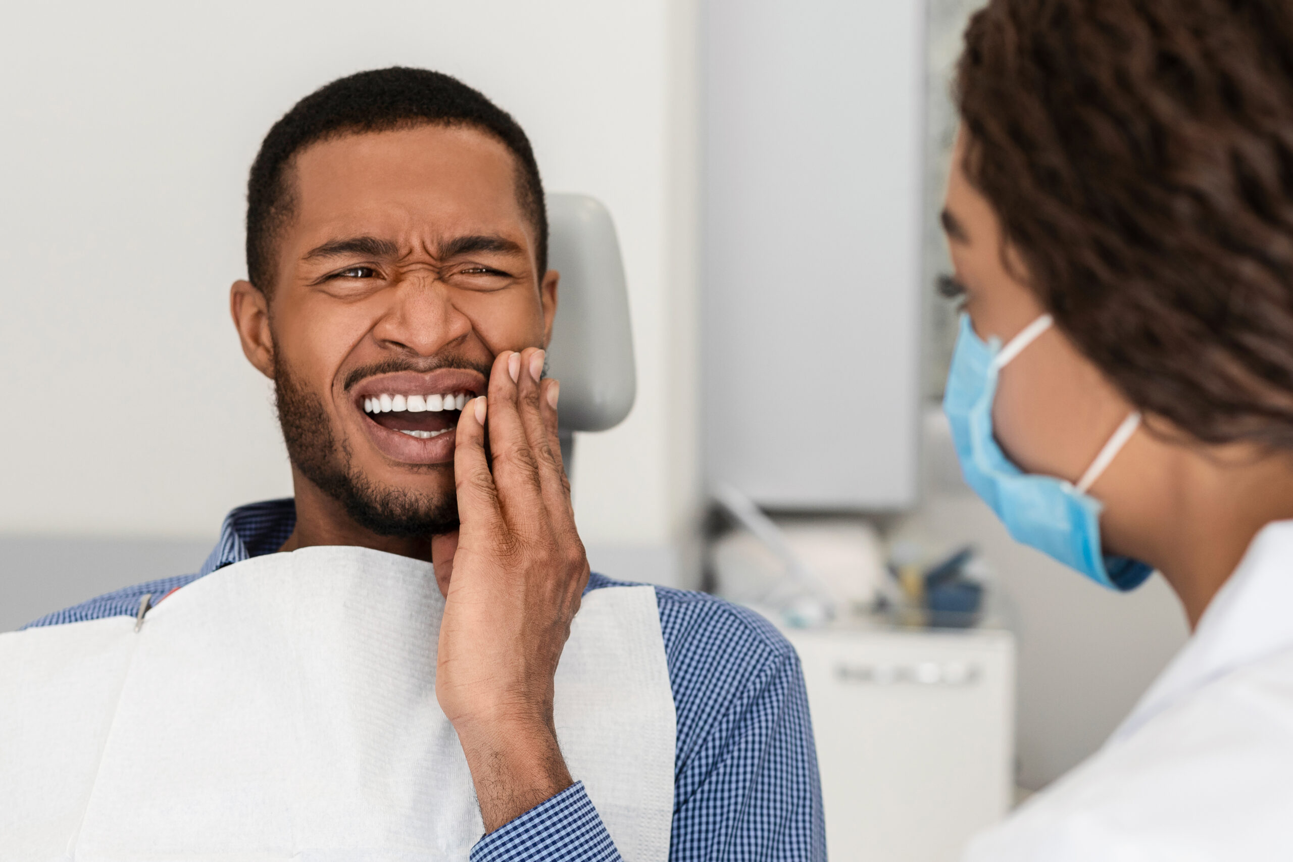 A patient wondering, "should i go to the emergency room for a tooth abscess"