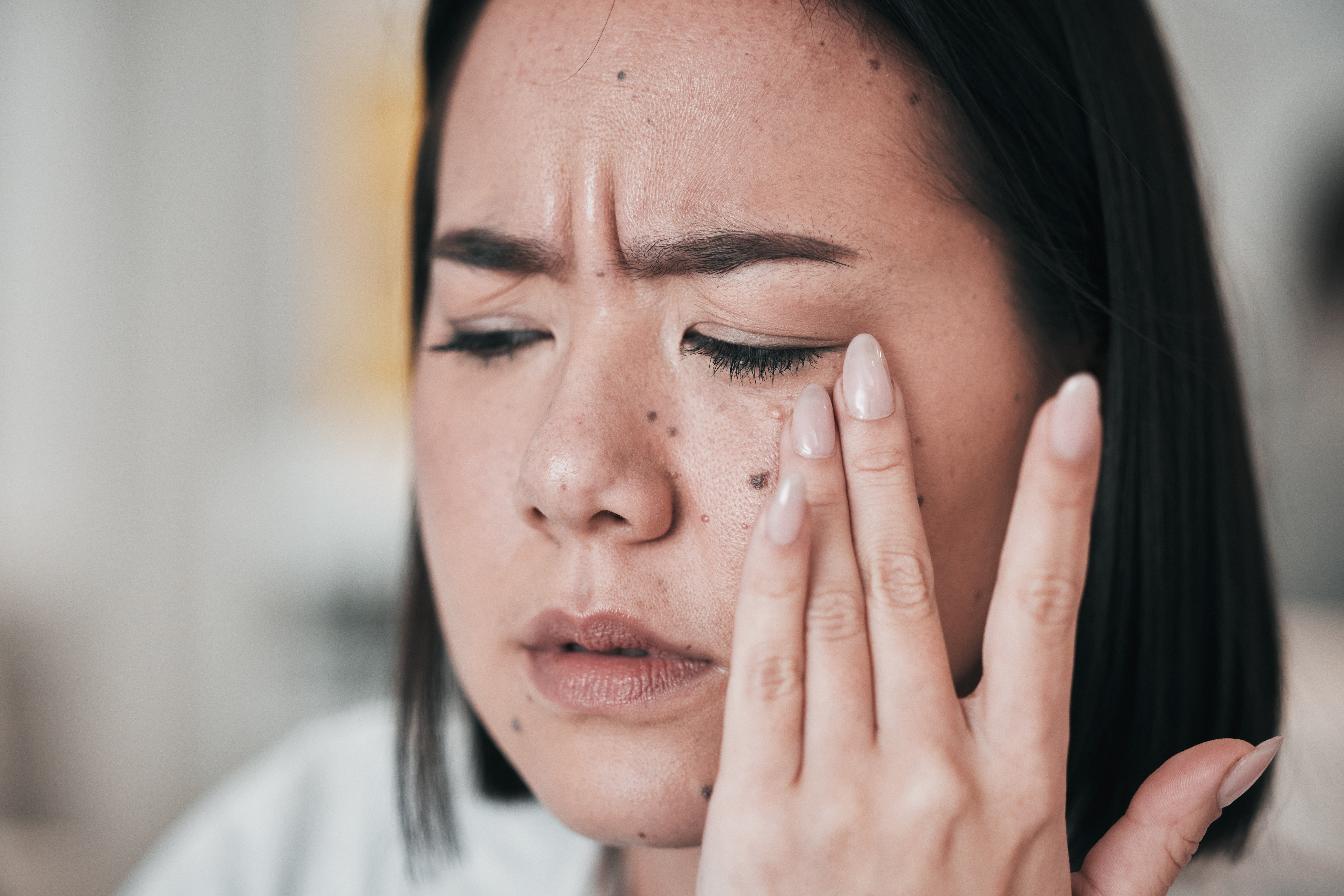 A woman experiencing sudden teeth sensitivity
