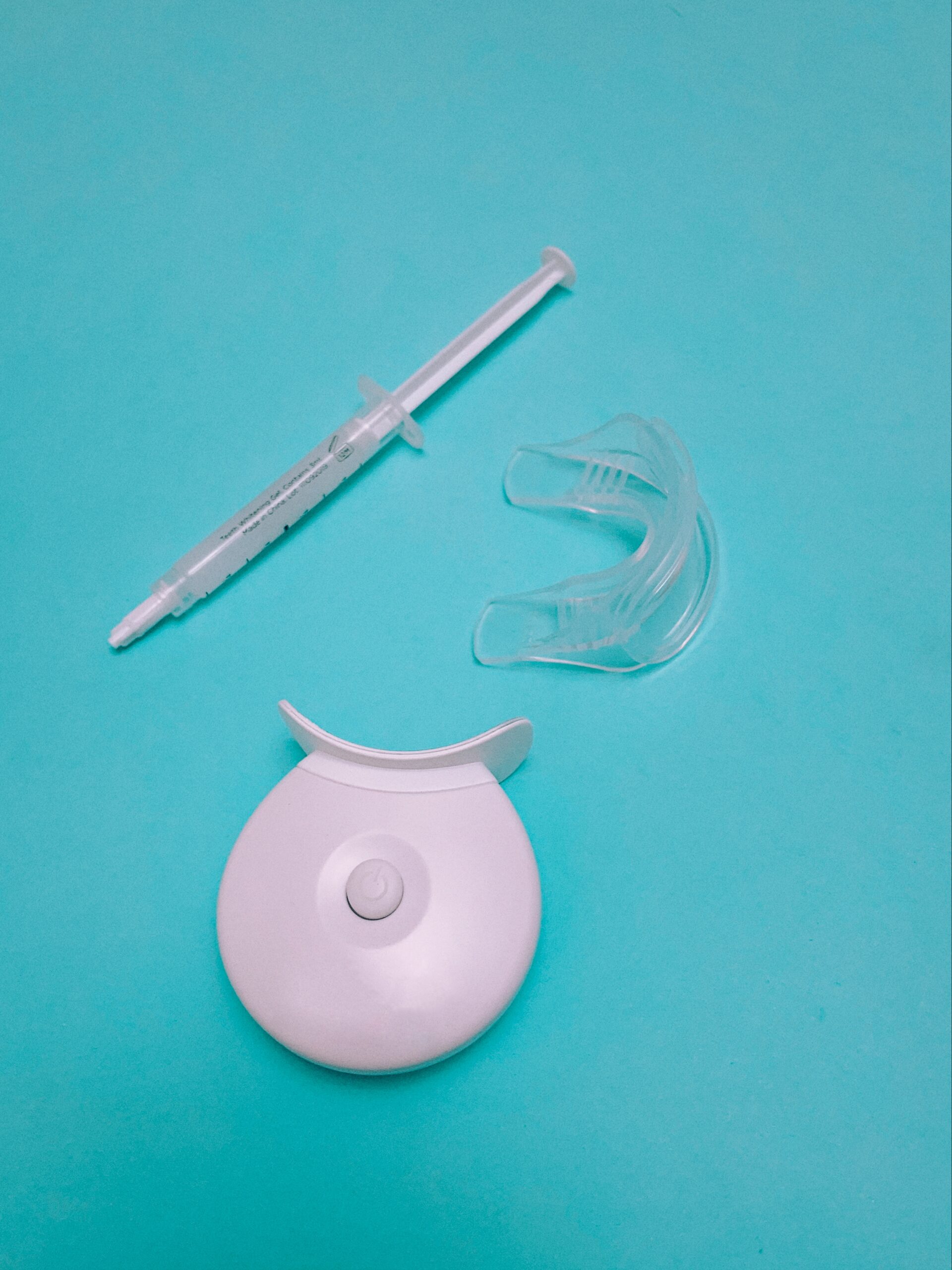 An example of the best way to whiten teeth at home.
